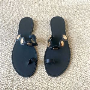 Banana Republic - Toe Loop Slide!